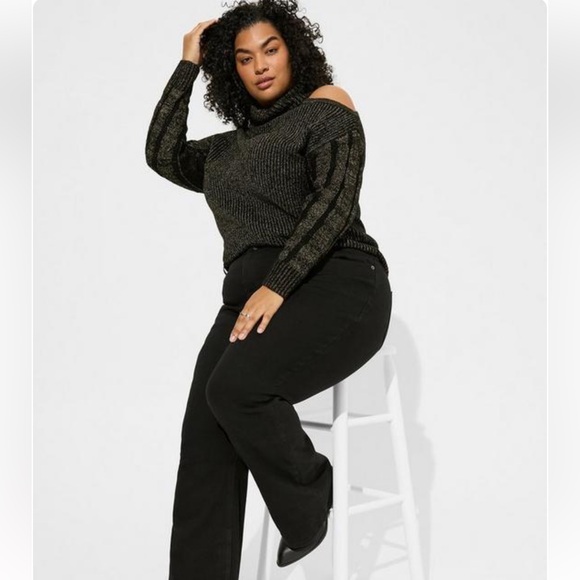 NWT Torrid Lurex Cable Pullover Cold Shoulder Turtle Neck Black Size 1 (14-16) - Picture 1 of 16